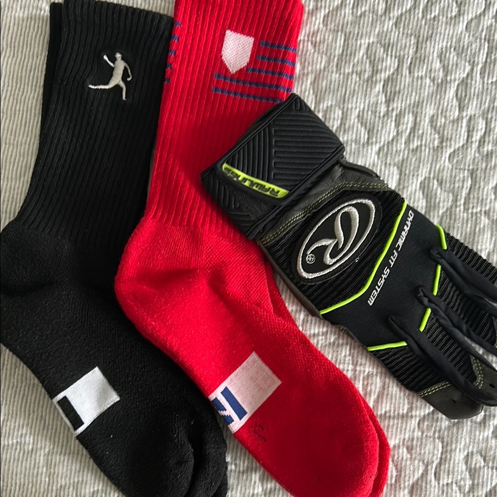 Rawlings batting glove and 2 pairs Routine Baseball socks